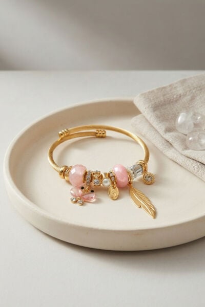 Kelebek Model Gold Renk Pembe Charmlı Bileklik - Lisinya