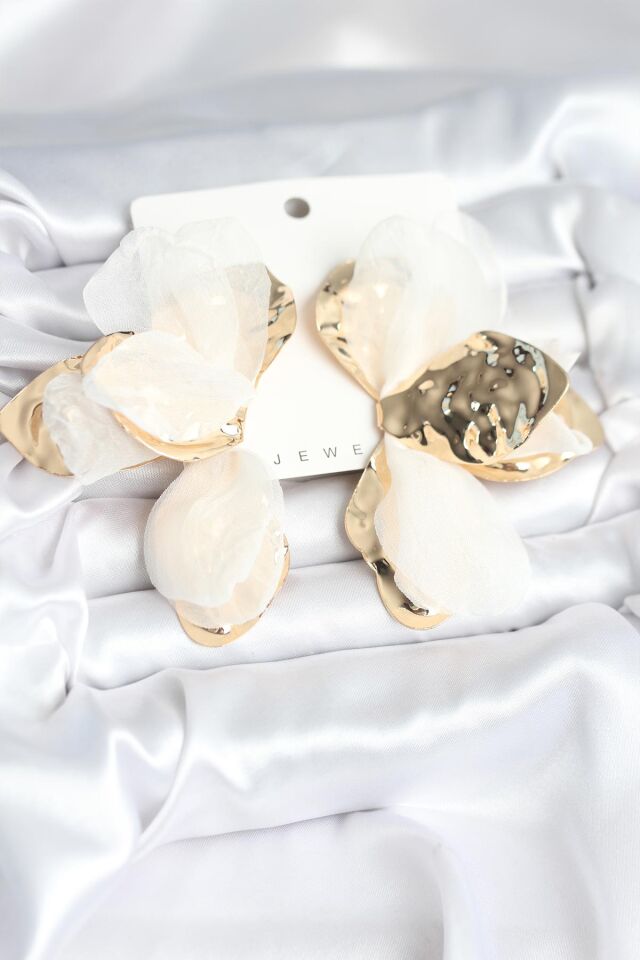 Pirinç Gold Renk Beyaz Tüllü Lotus Kadın Küpe - Lisinya