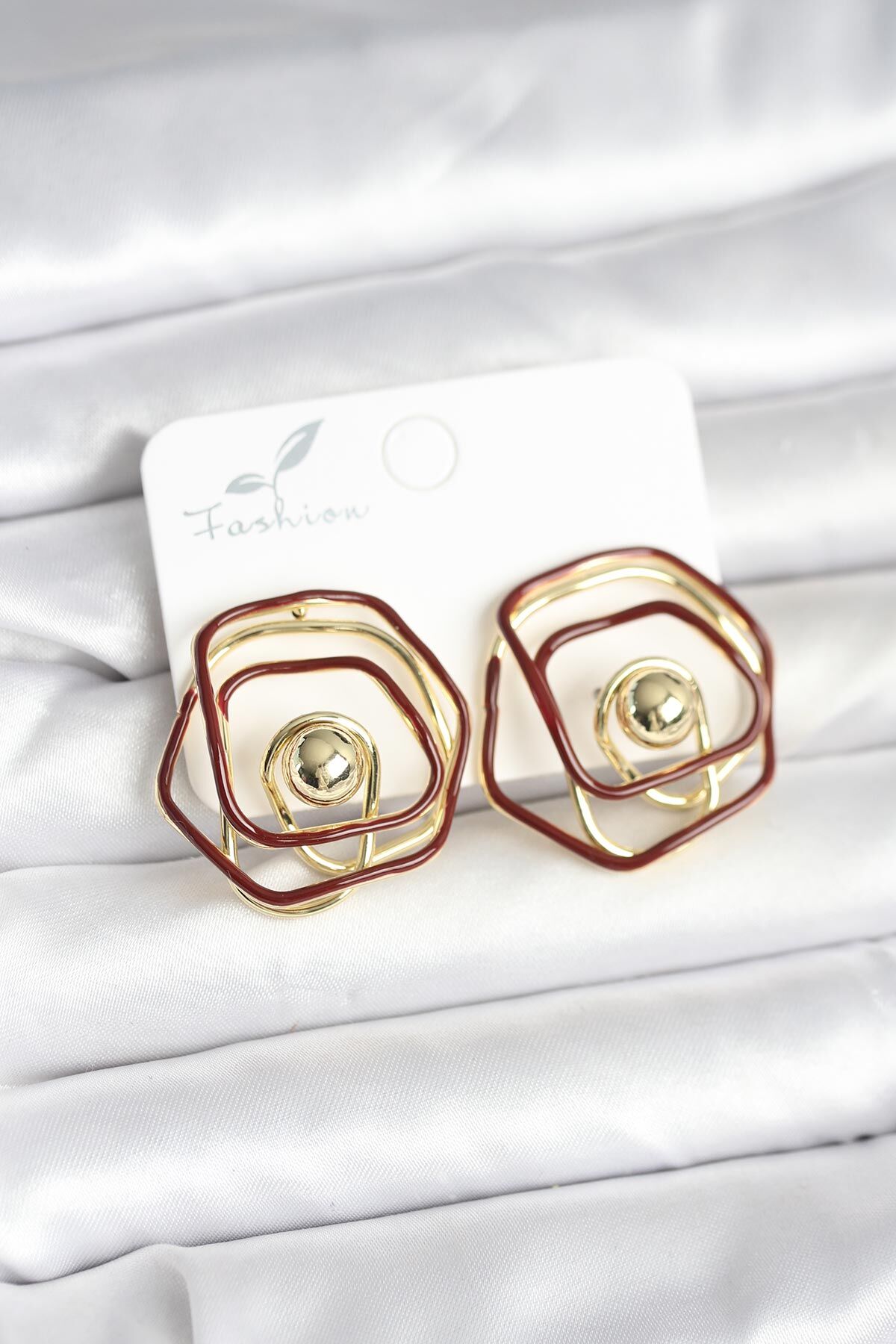 Pirinç Gold Renk Bordo Mineli Geometrik Gül Model Kadın Küpe - Lisinya