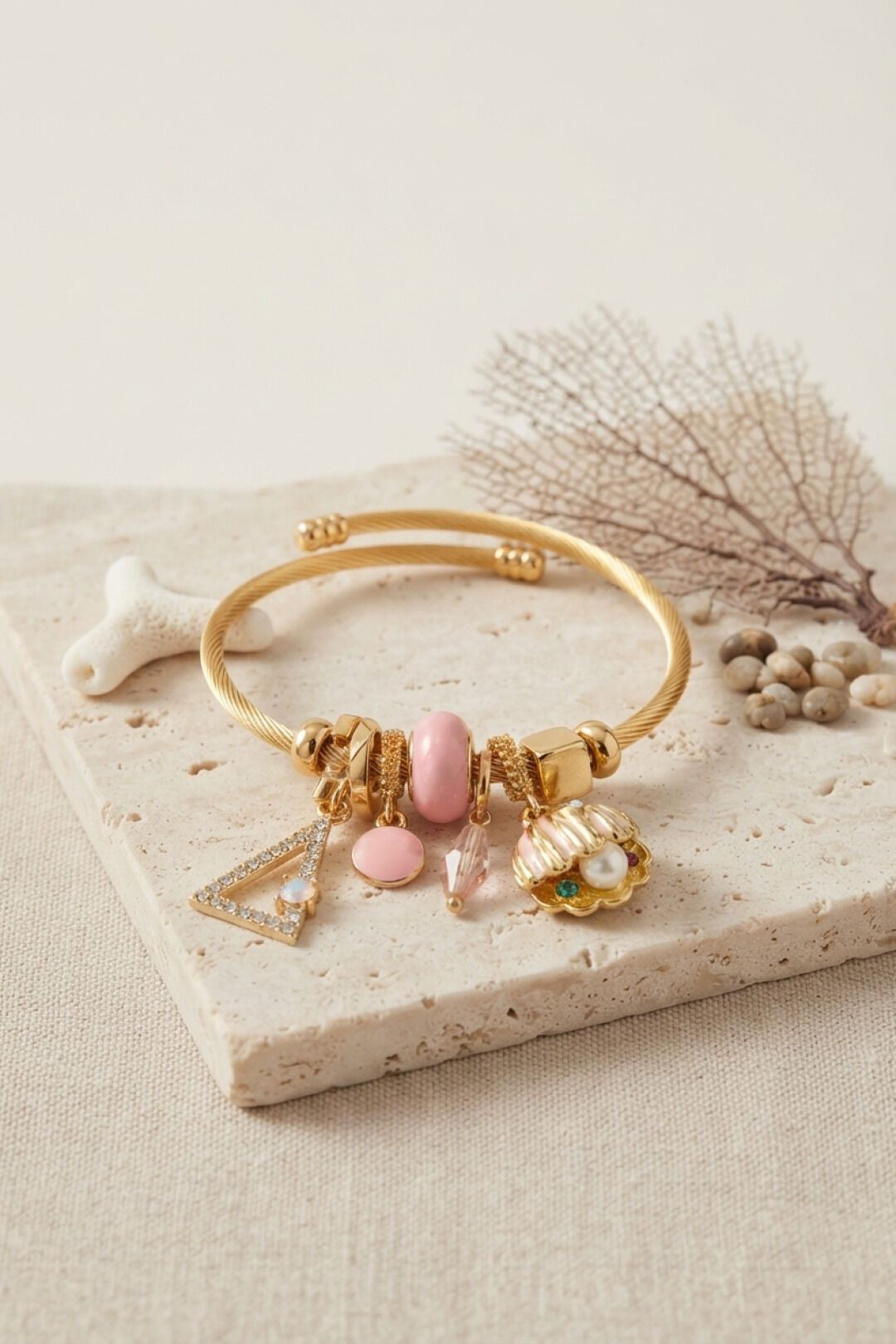 Pembe Deniz Kabuğu Model Gold Renk Charmlı Bileklik - Lisinya